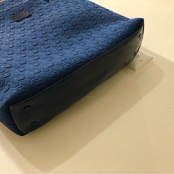 Michael Kors Neoprene & Patent Leather Tote Gently Used. Excellent Condition! - Picture 9 of 9